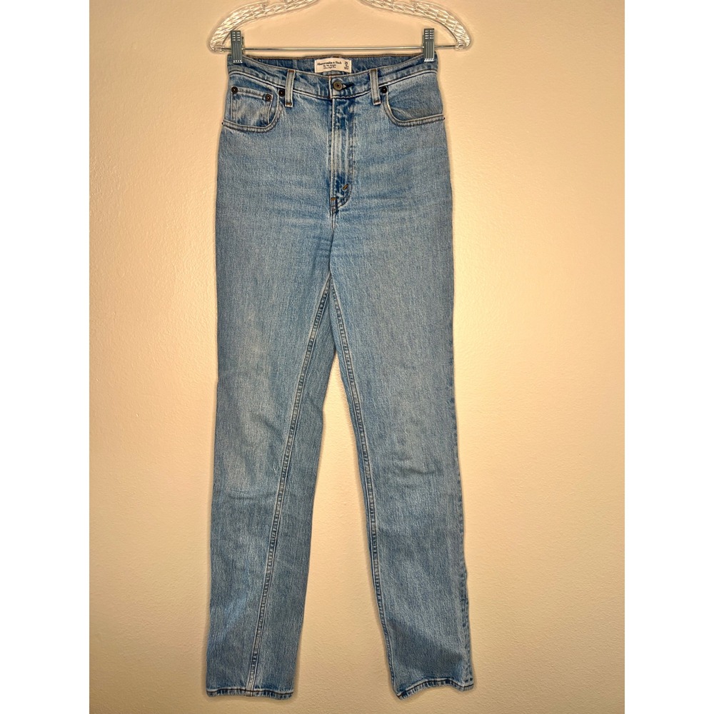 Abercrombie & Fitch The 90s Straight Ultra High Rise Jeans Light Wash 25 /28in